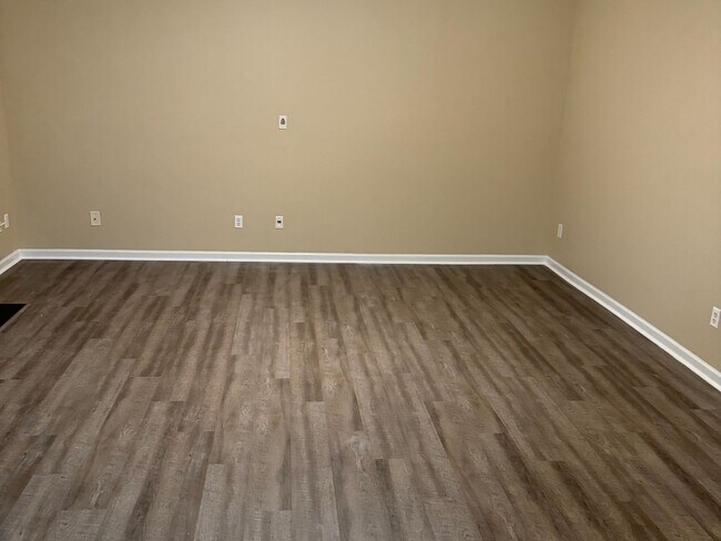 Foto del edificio - 3 Bedroom Townhome in Charlotte