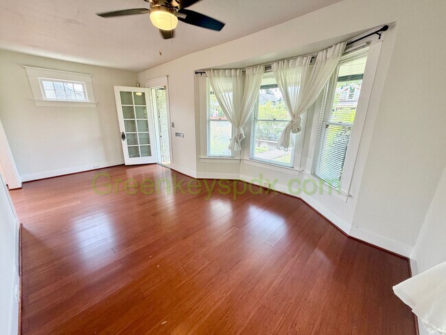 Foto del edificio - Charming 2-Bedroom House in the Alberta Arts District with a HUGE fully fenced backyard