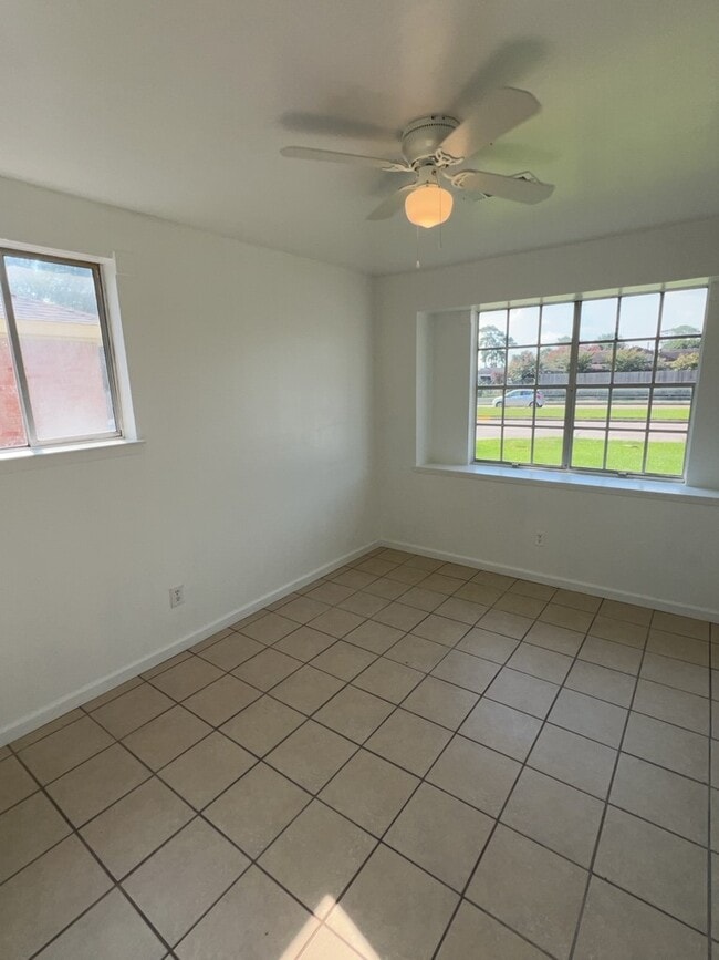 Building Photo - 15335 Woodforest Blvd