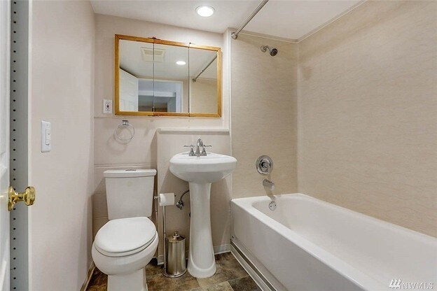 Baño - 7730 18th Ave SW