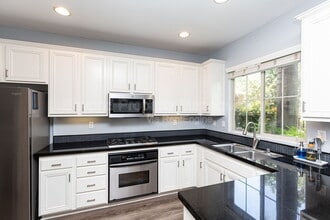 Building Photo - 2616 Bellezza Dr