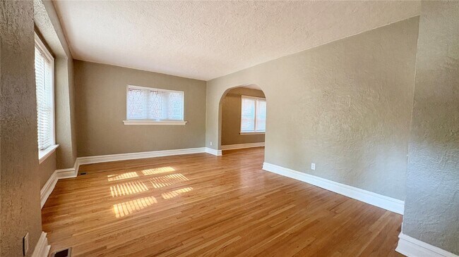 Foto del edificio - 7345 Amherst Ave