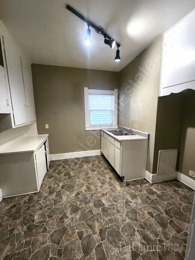 Building Photo - Two Bedroom Home for Rent