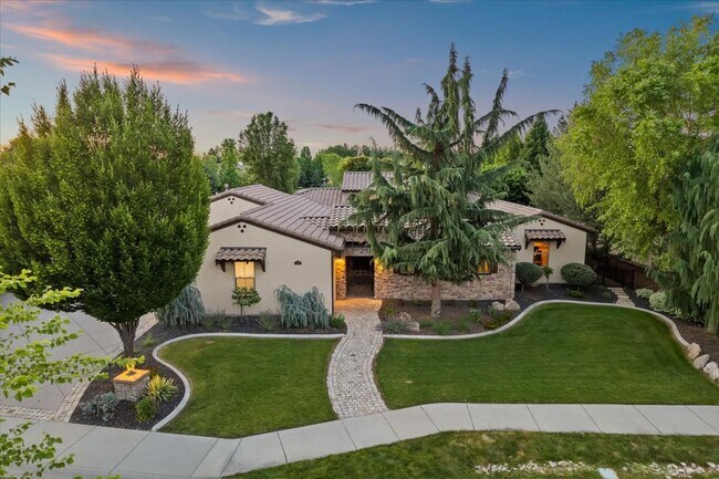 Foto del edificio - Resort Living in Desirable Eagle Idaho