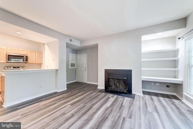 Building Photo - 3903 Penderview Dr
