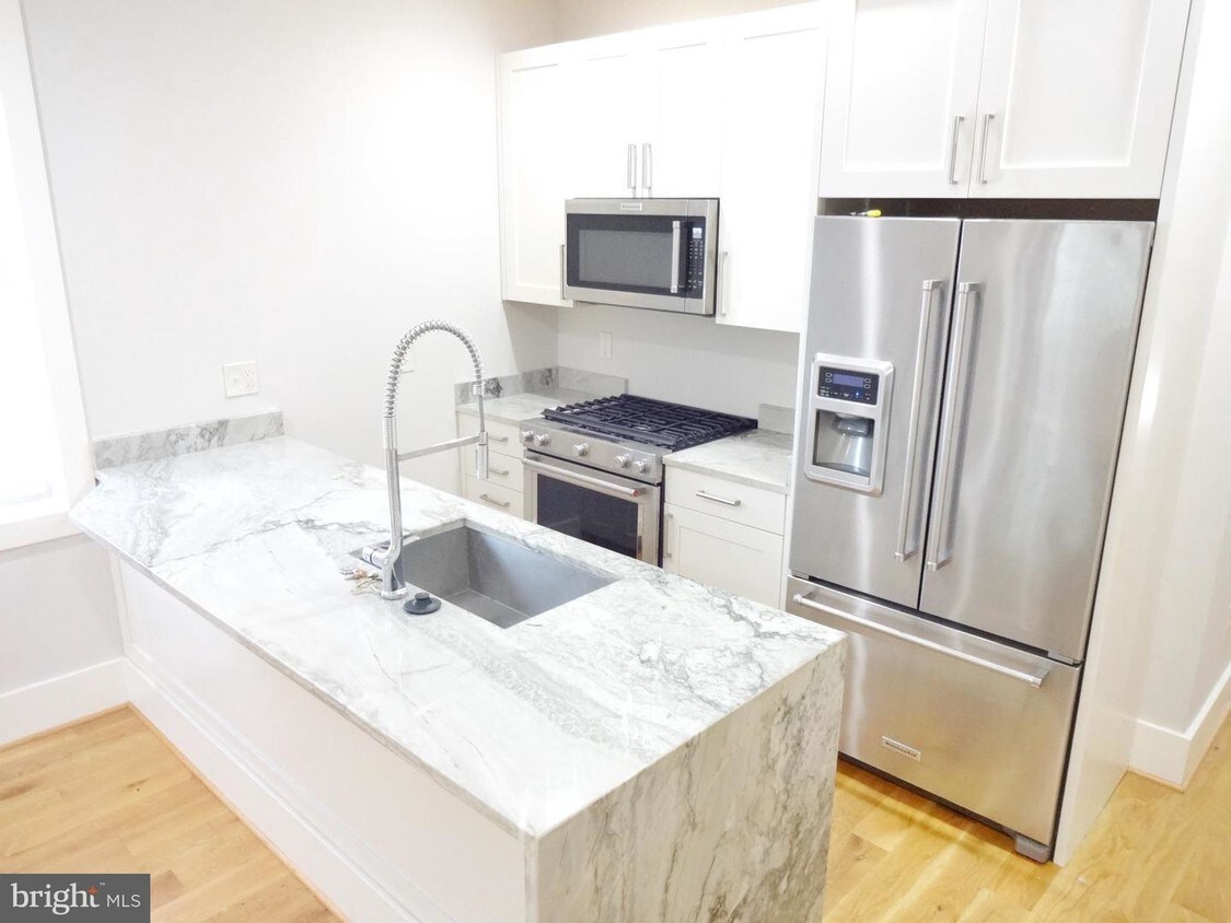 Primary Photo - 1159 Oates St NE