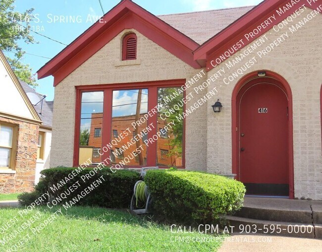 Building Photo - Water/Trash Included! Charming 1 Bedroom D...