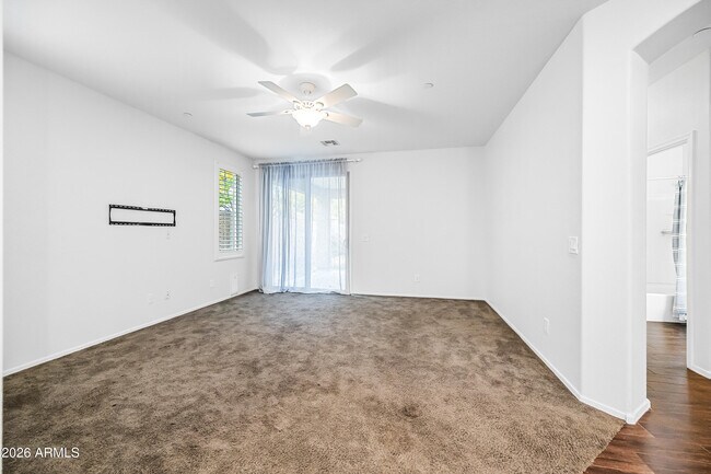 Foto del edificio - 2554 E Vermont Dr