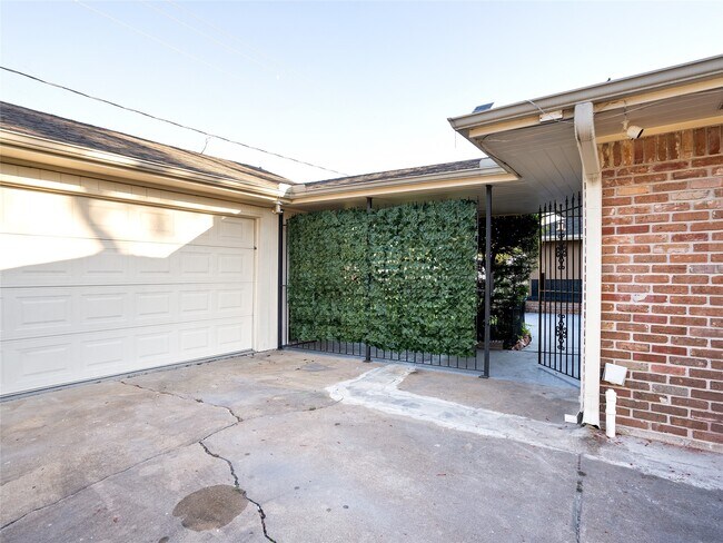 Foto del edificio - 9403 Timberside Dr