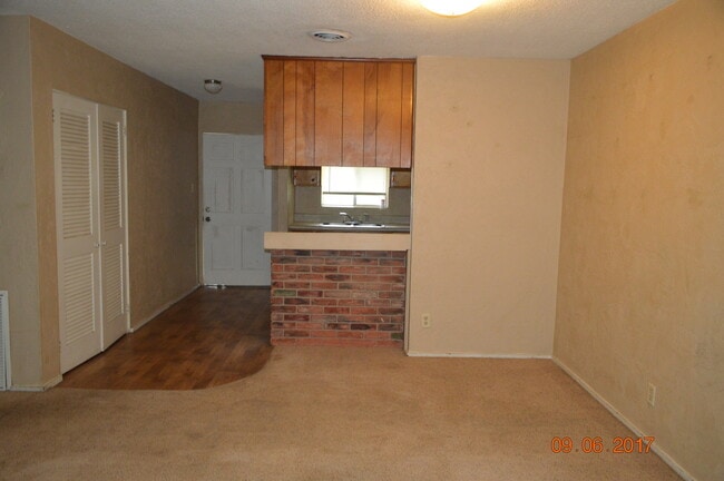 Building Photo - 2542 Lisenby Ave