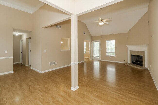 Foto del edificio - 465 Aristocrat Dr SW