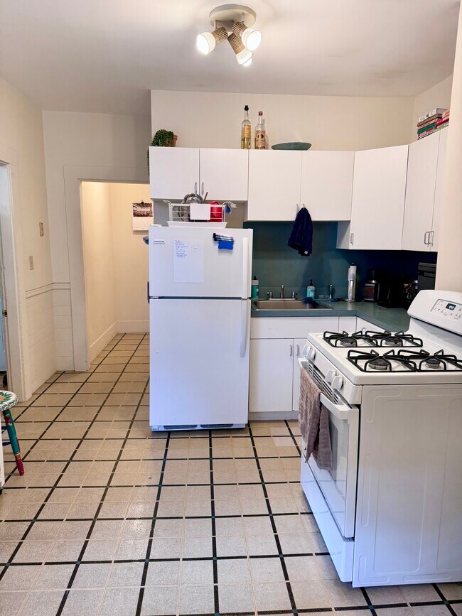 Building Photo - 702 Green St