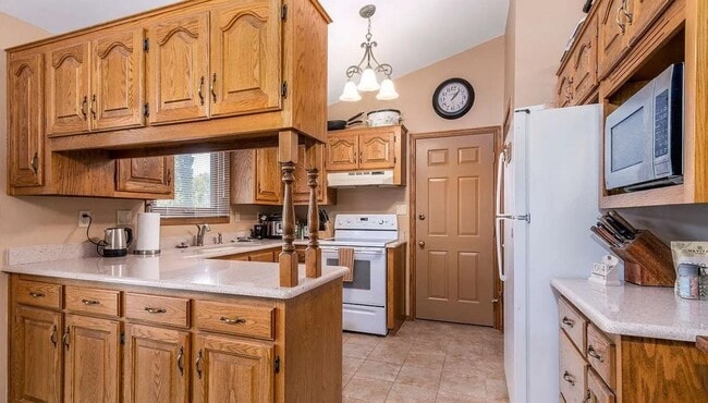 Foto del edificio - 3239 S Hemlock Ln