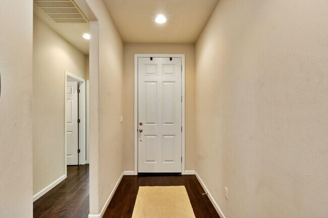 Foto del edificio - Immaculate 4/2 Wilson Home near Clovis Eas...