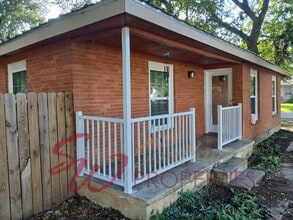 Building Photo - 990 N McCart St