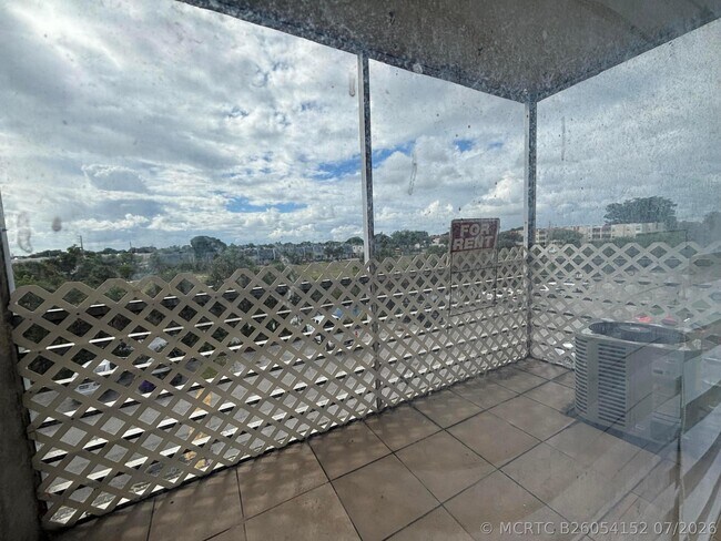 Foto del edificio - 3710 NW 21st St
