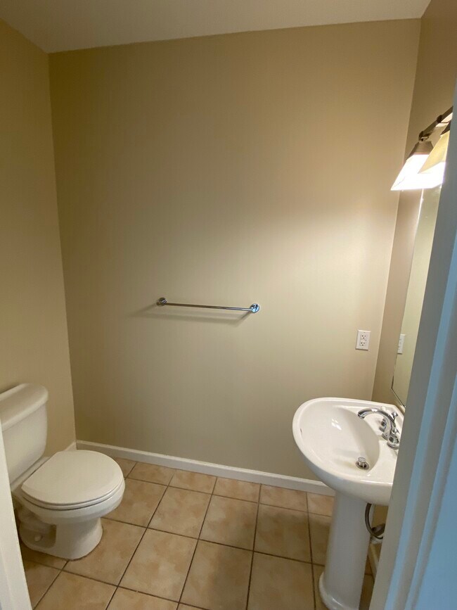 Medio baño - Nivel principal - 343 Cedar St NW