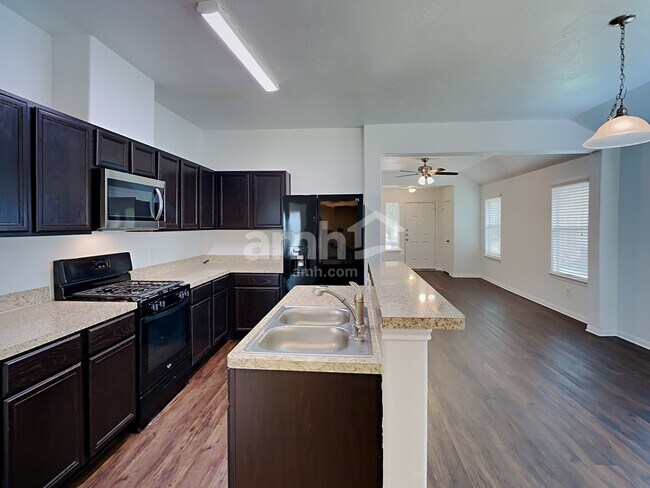 Foto del edificio - 6031 Brenwood Trails Ln