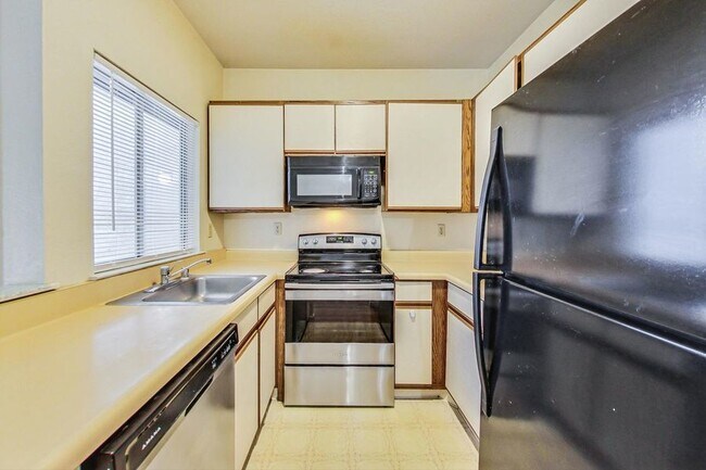 Building Photo - 2BD/2BA in Ideal El Sobrante Location! In ...