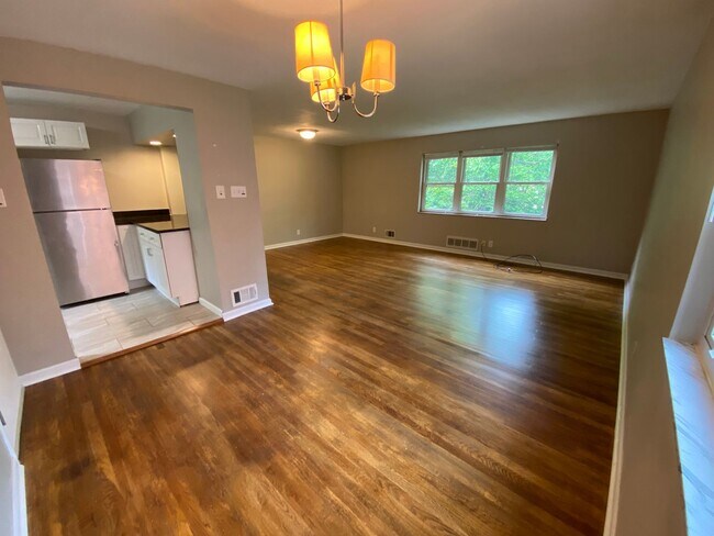 Foto del edificio - 7401-7403 Brighton Rd
