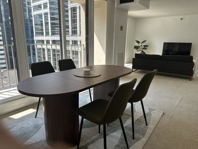 Foto del edificio - 210 N Wells St