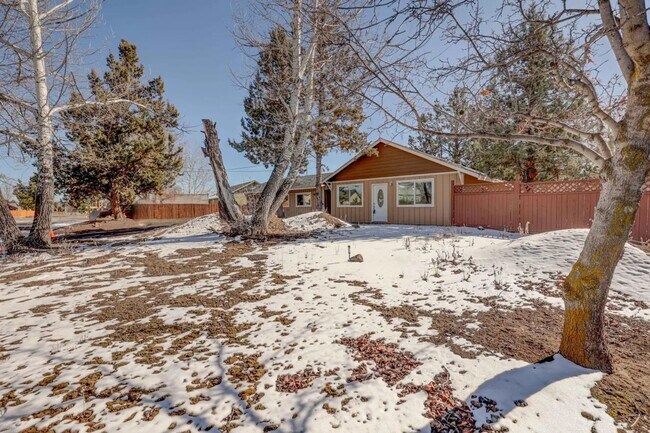 Foto del edificio - 1/2 acre in the with RV Hook ups