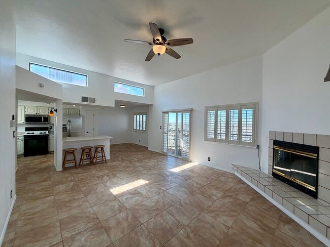 Building Photo - Cozy 2 Bedroom 2 Bathroom Home In 4 Hills!