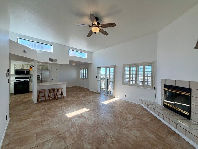 Foto del edificio - Cozy 2 Bedroom 2 Bathroom Home In 4 Hills!