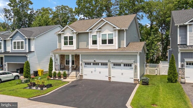 Foto del edificio - 806 Lynwood Ln