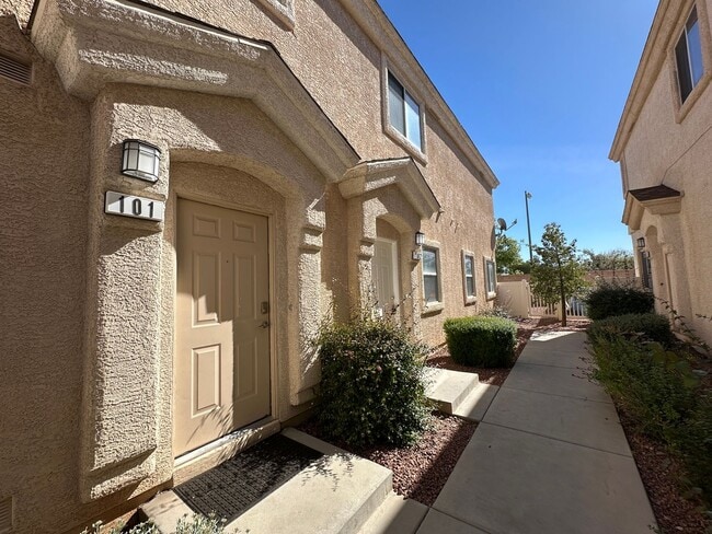 Foto del edificio - 9312 Straw Hays St
