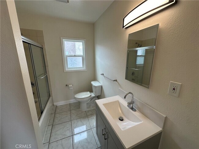 Foto del edificio - 6326 Franklin Ave