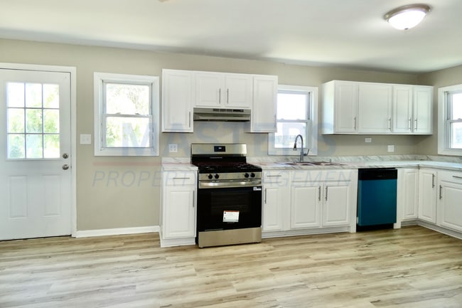 Building Photo - 2163 Hoops Dr