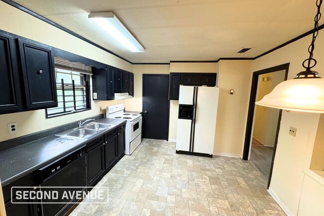 Building Photo - 1701 5th Way NW