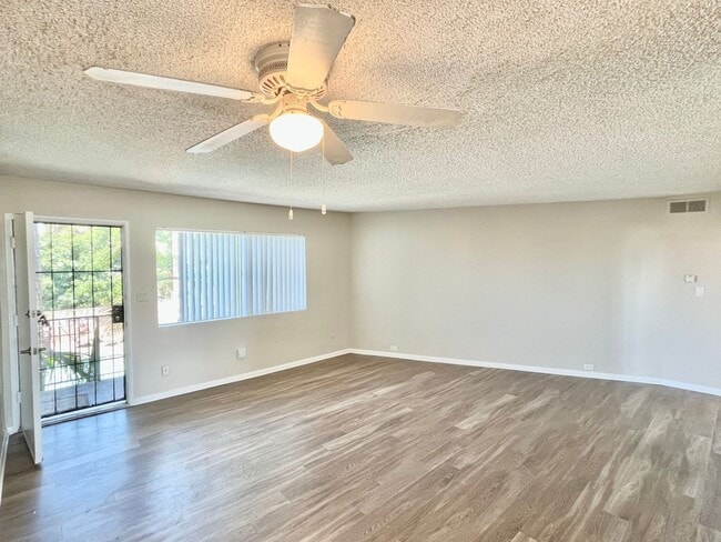 Building Photo - Remodelled 2 BR 2 BA Overlooking Pool