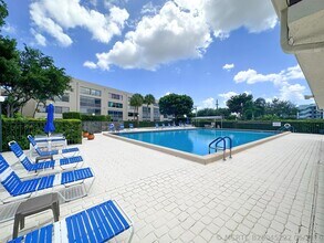 Building Photo - 3154 Via Poinciana