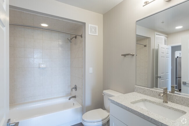 1HAB, 1BA - 780 ft² - The Grand