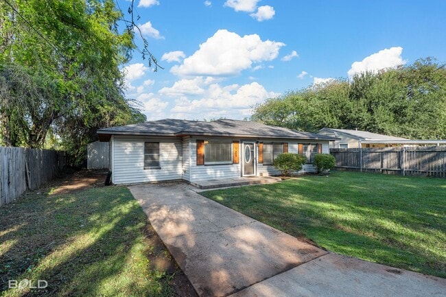 Foto del edificio - Check Out this Charming 3 bed 1 bath in Bo...