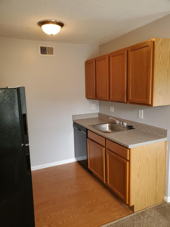 Foto del edificio - 8473 Beech Ave