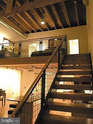Primary Photo - 241 N George St
