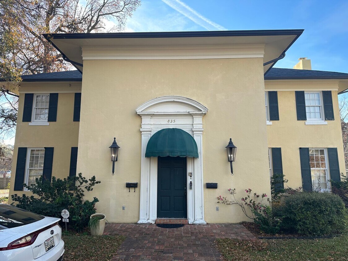 835 Ockley Dr Unit B, Shreveport, LA 71106 Room for Rent in