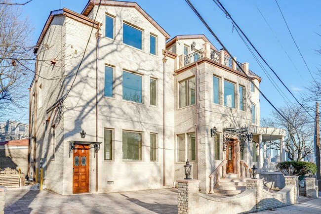Building Photo - 755 Boulevard E