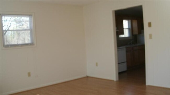 Building Photo - 442 James St