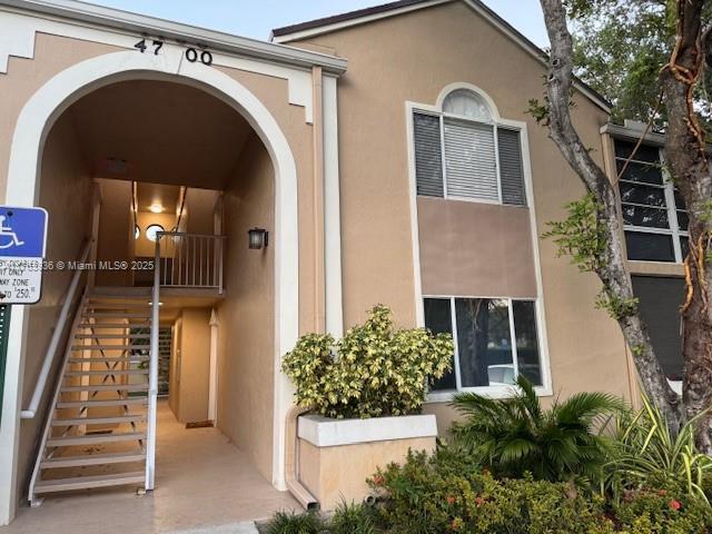 Foto principal - 4700 NW 102nd Ave