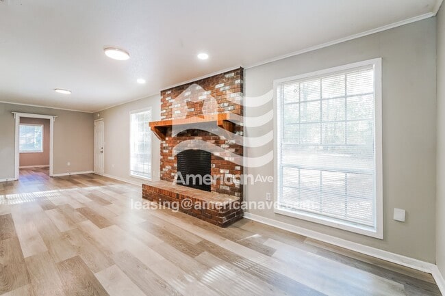 Building Photo - 3180 Benson Dr