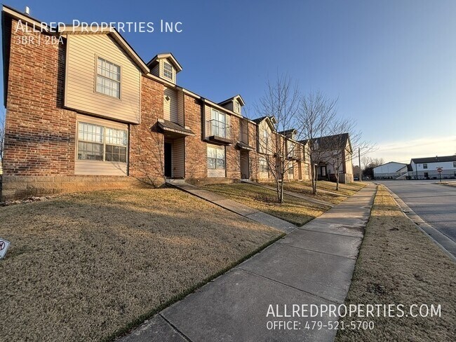Foto del edificio - 1716 N Chestnut Ave