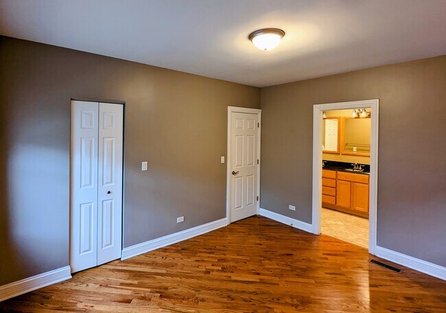 Foto del edificio - 2619 N Harding Ave