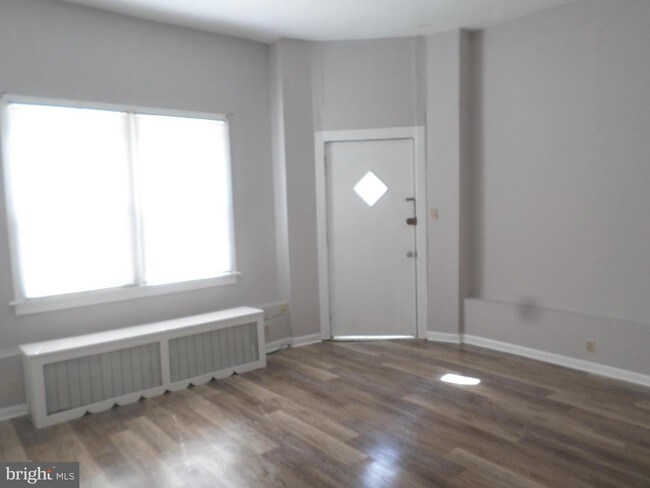 Building Photo - 246 S Fairview Ave