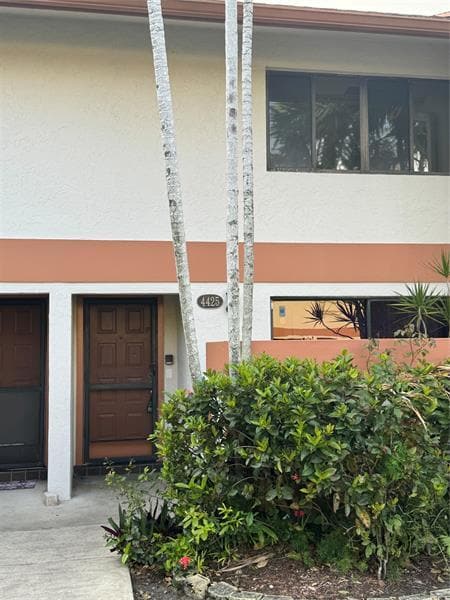 Building Photo - 4425 SW 70th Terrace