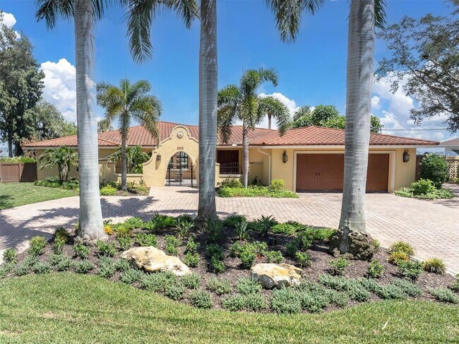 Foto del edificio - 5810 Bahama Shores Dr S