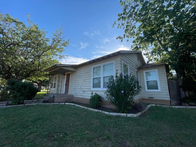 Building Photo - 3 bed, 2 bath in the heart of Abilene!